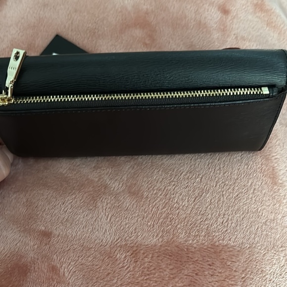 Beautiful DKNY NWT Bobi Taxi carryall wallet black with taxi cab & heart design. - Picture 3 of 5